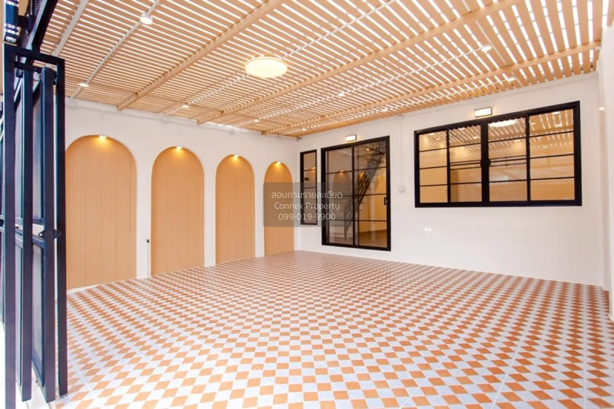 For Sale Townhouse/Townhome  , Tho Rung Soi Nawamin 111 , corner 