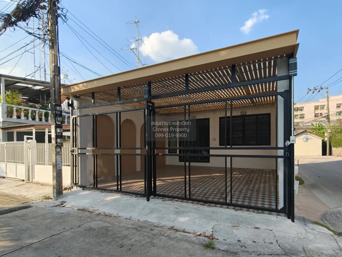 For Sale Townhouse/Townhome  , Tho Rung Soi Nawamin 111 , corner 