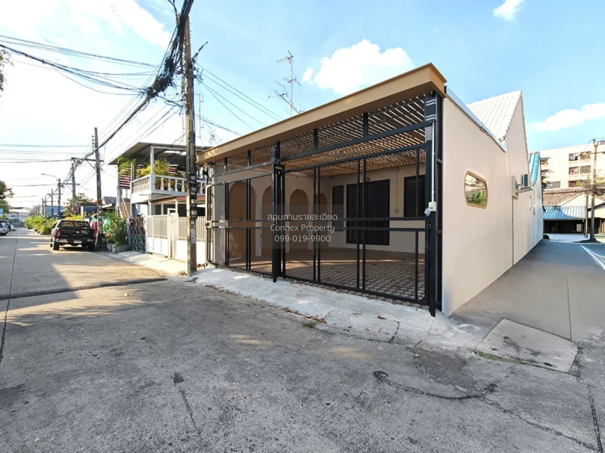 For Sale Townhouse/Townhome  , Tho Rung Soi Nawamin 111 , corner 