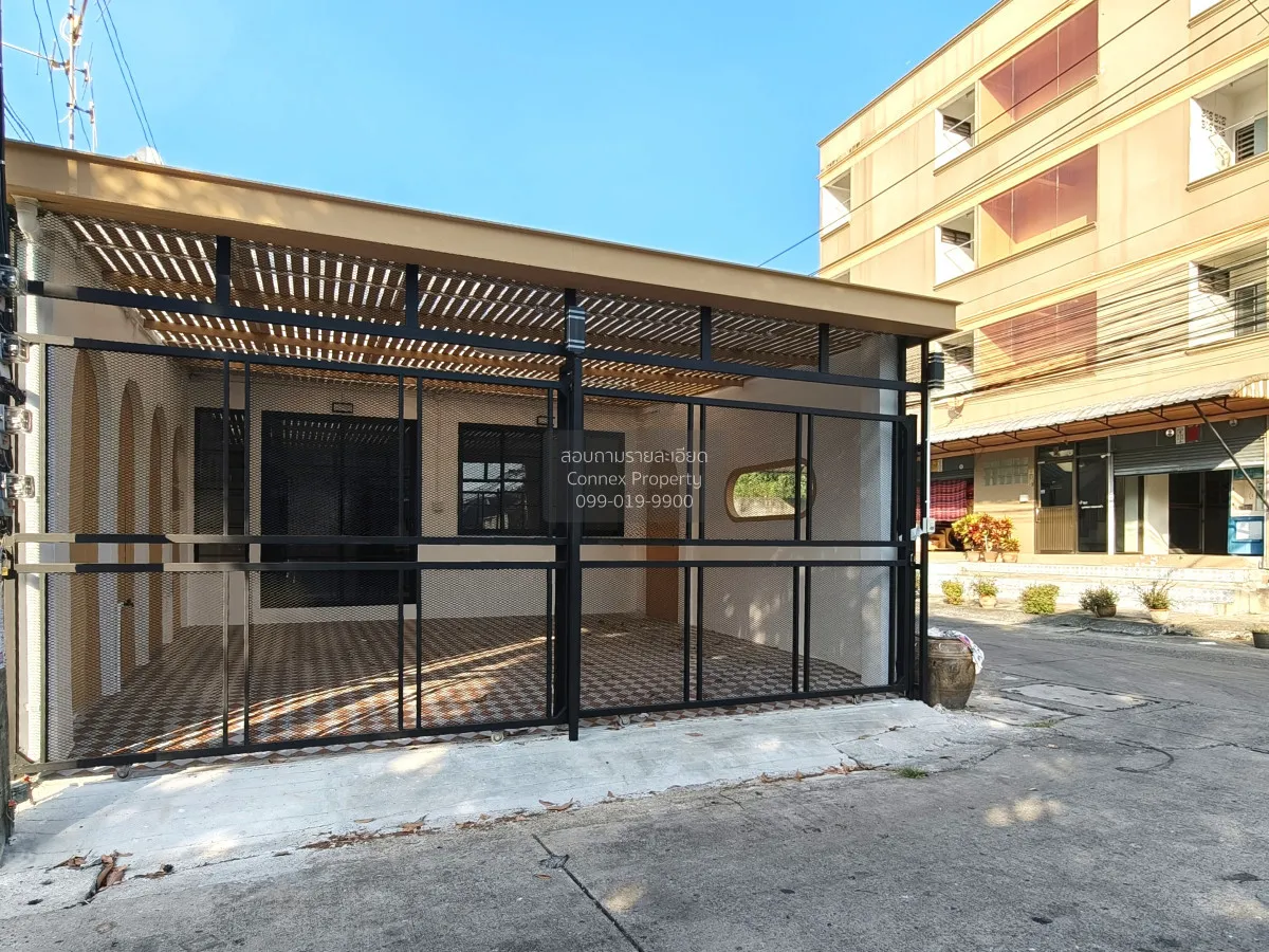 For Sale Townhouse/Townhome  , Tho Rung Soi Nawamin 111 , corner 
