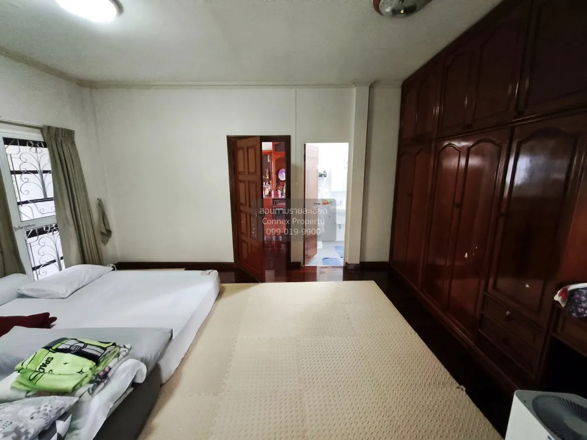 For Sale Baan Kritsada Nakhon 12 , corner unit , wide frontage , 