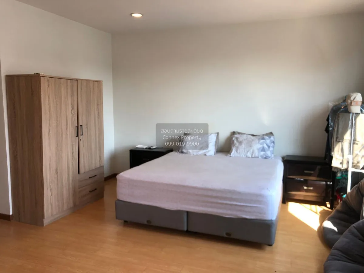 For Sale 3-story townhome, corner unit, outside the project. , Kh