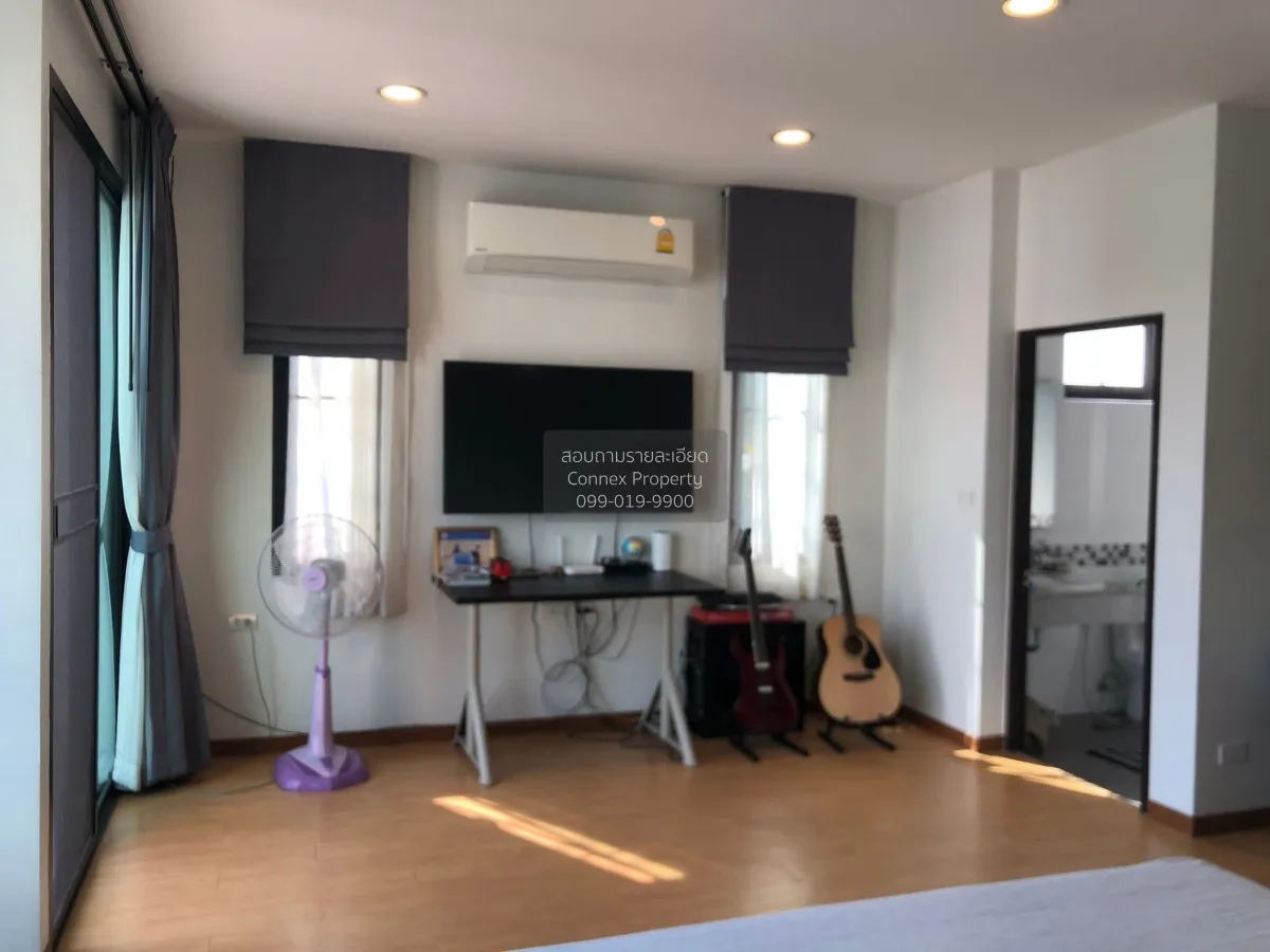 For Sale 3-story townhome, corner unit, outside the project. , Kh