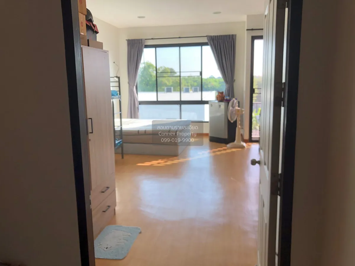 For Sale 3-story townhome, corner unit, outside the project. , Kh