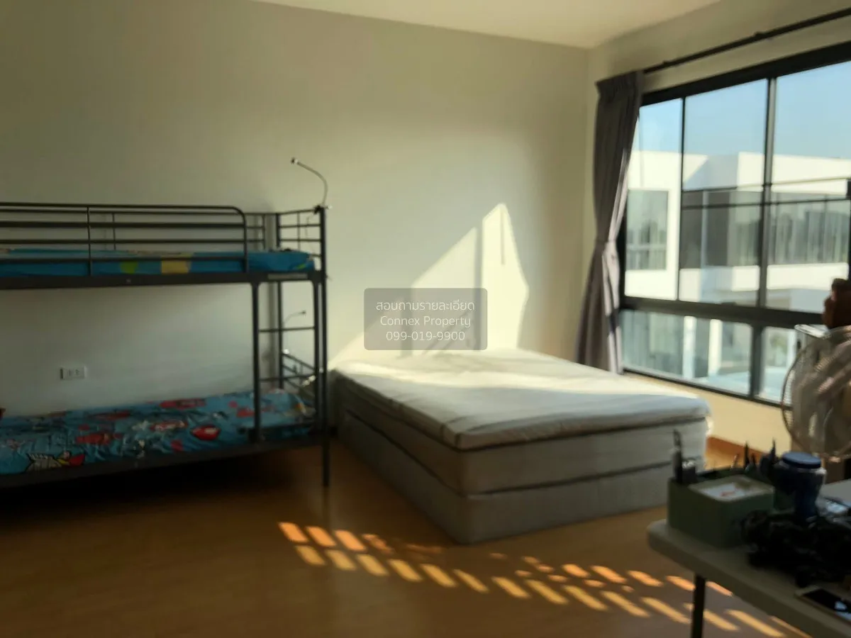 For Sale 3-story townhome, corner unit, outside the project. , Kh