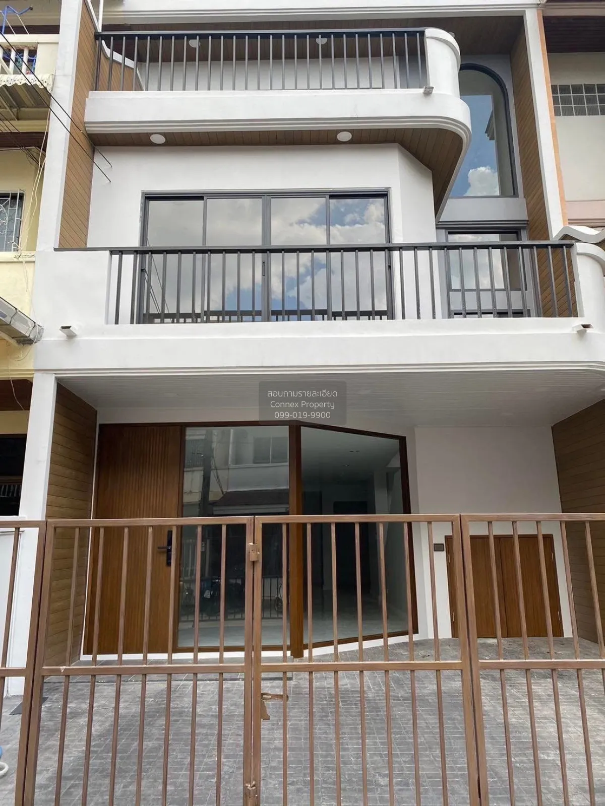 ขายทาวน์เฮ้าส์/ทาวน์โฮม  บ้านเกษมสันต์ ลาดพร้าว รีโนเวทใหม่ MRT-ล 2