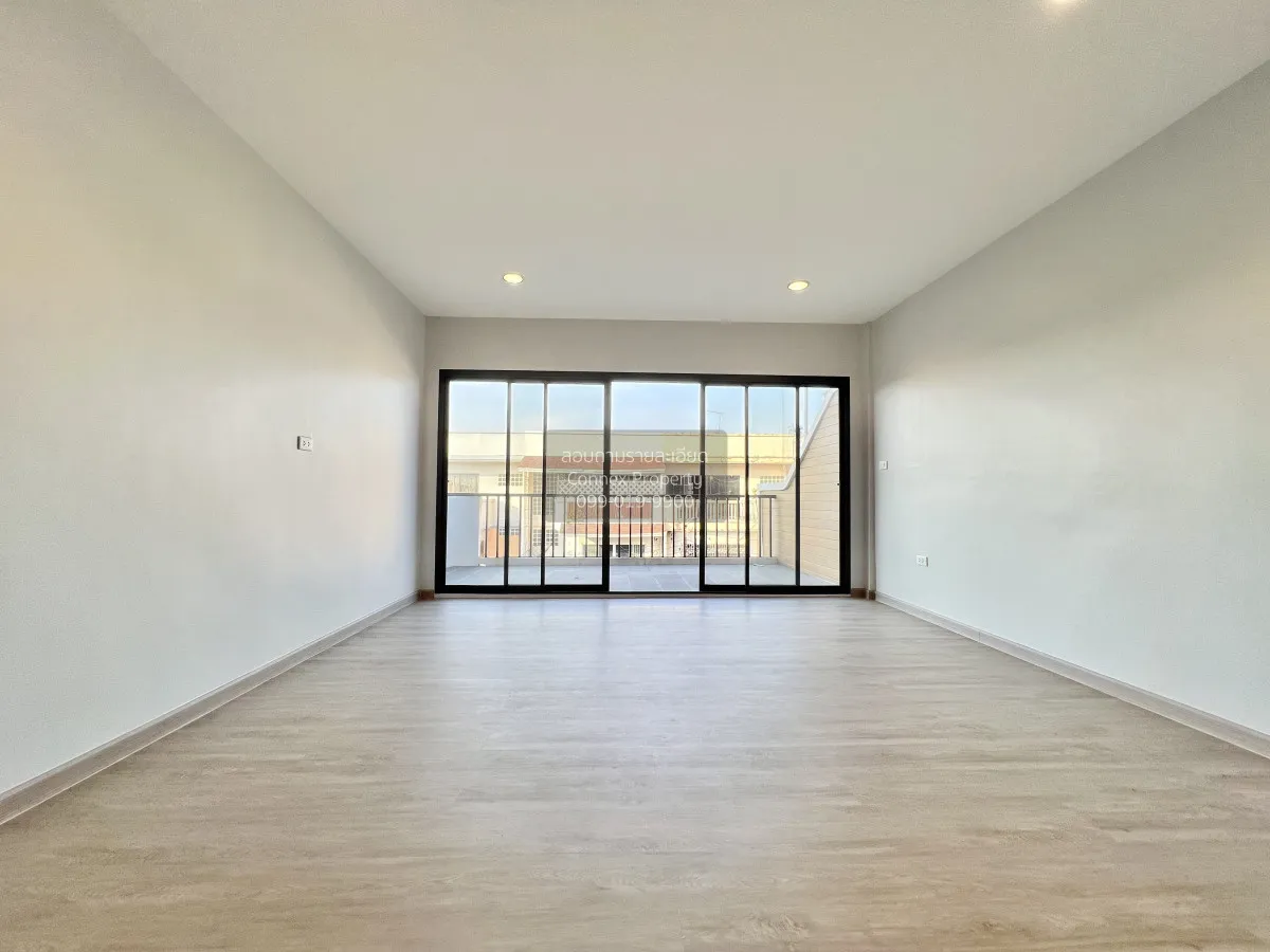 ขายทาวน์เฮ้าส์/ทาวน์โฮม  บ้านเกษมสันต์ ลาดพร้าว รีโนเวทใหม่ MRT-ล