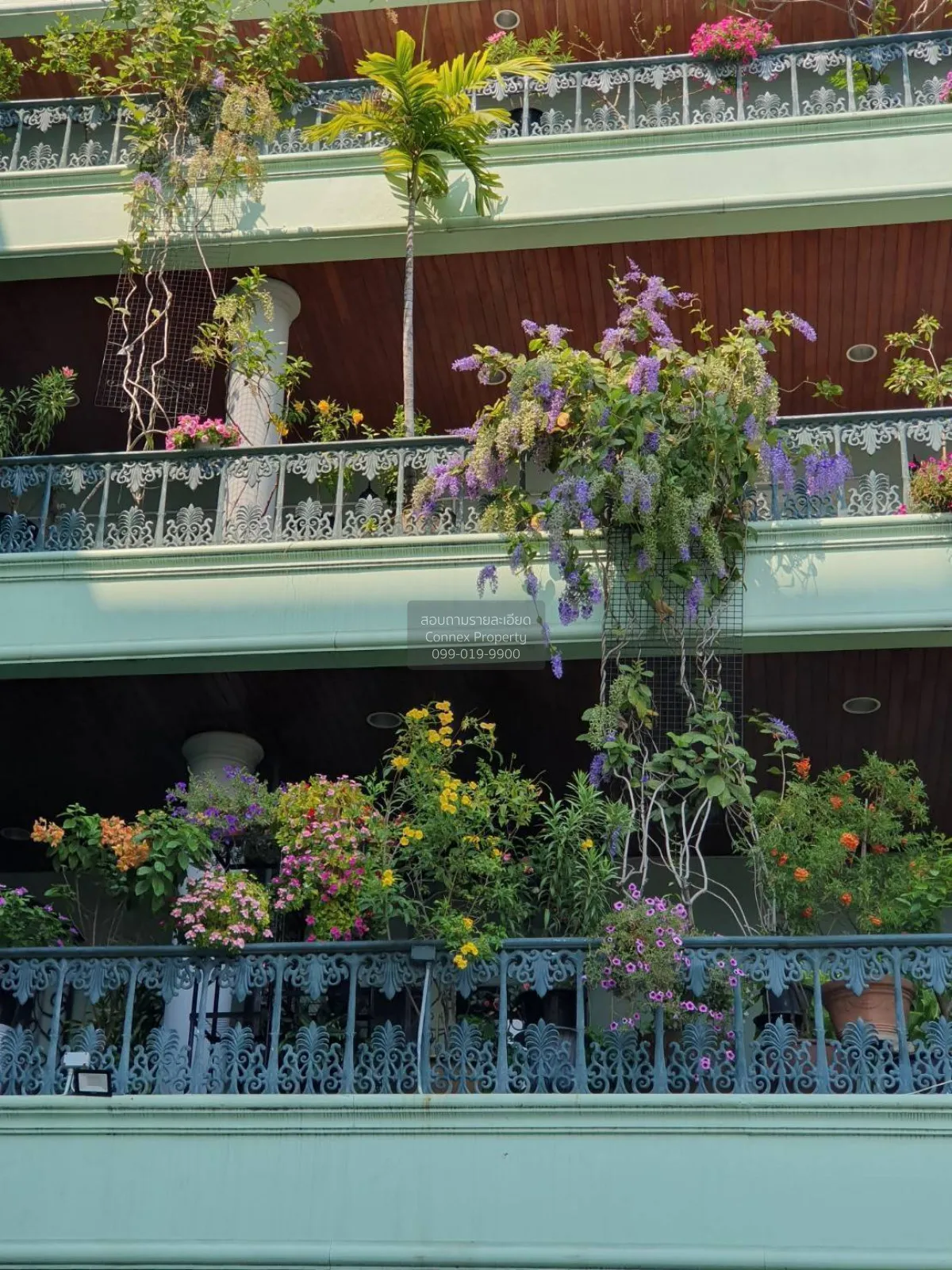 For Sale 5 story house with land 2,300 square meters of usable sp