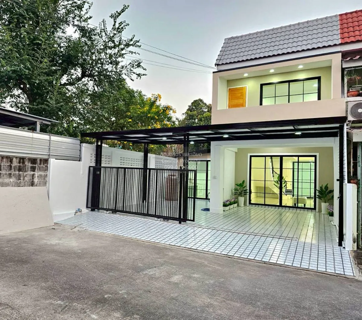 For Sale Townhouse/Townhome  , Baan Prapin 3 , corner unit , MRT- 3