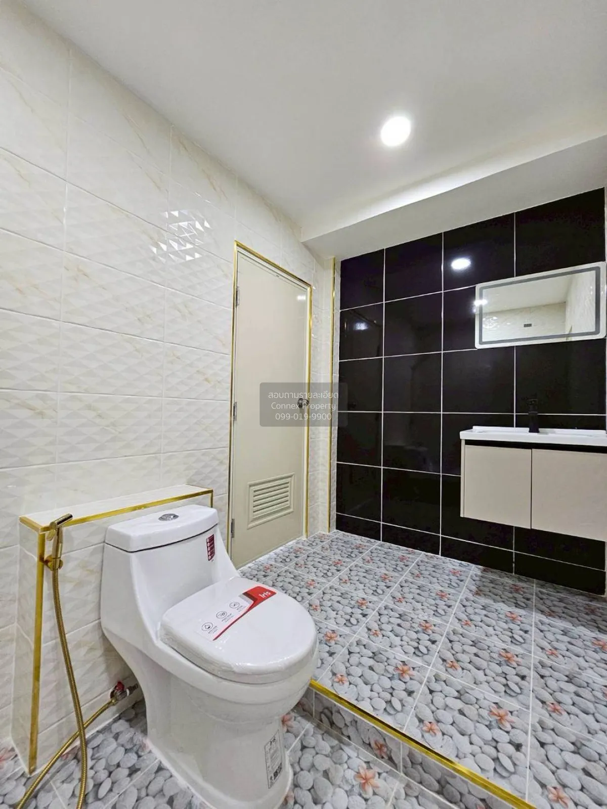 For Sale Townhouse/Townhome  , Baan Prapin 3 , corner unit , MRT-