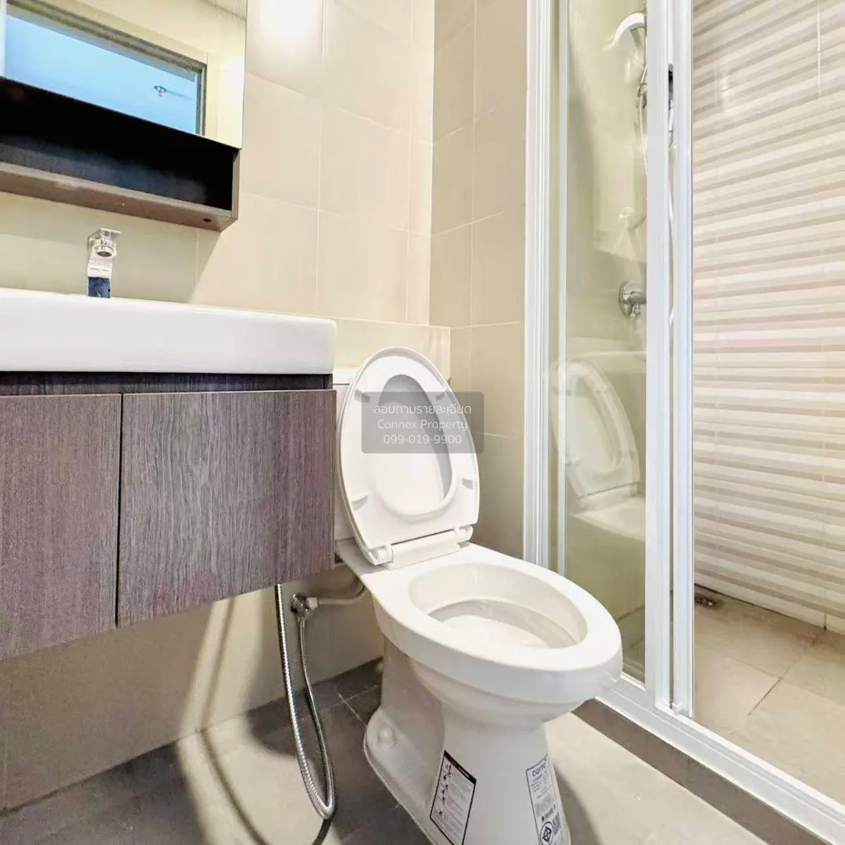 For Rent Condo , Aspire Sukhumvit - Rama 4 , high floor , newly r