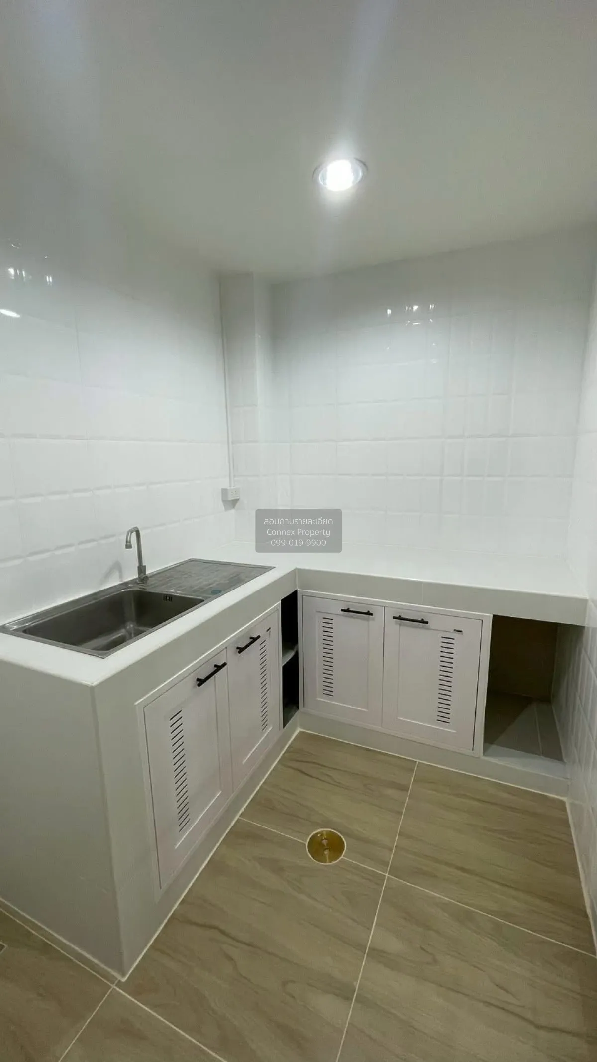 For Sale Townhome, Soi Sukhontha sawat 24 , newly renovated , Lat