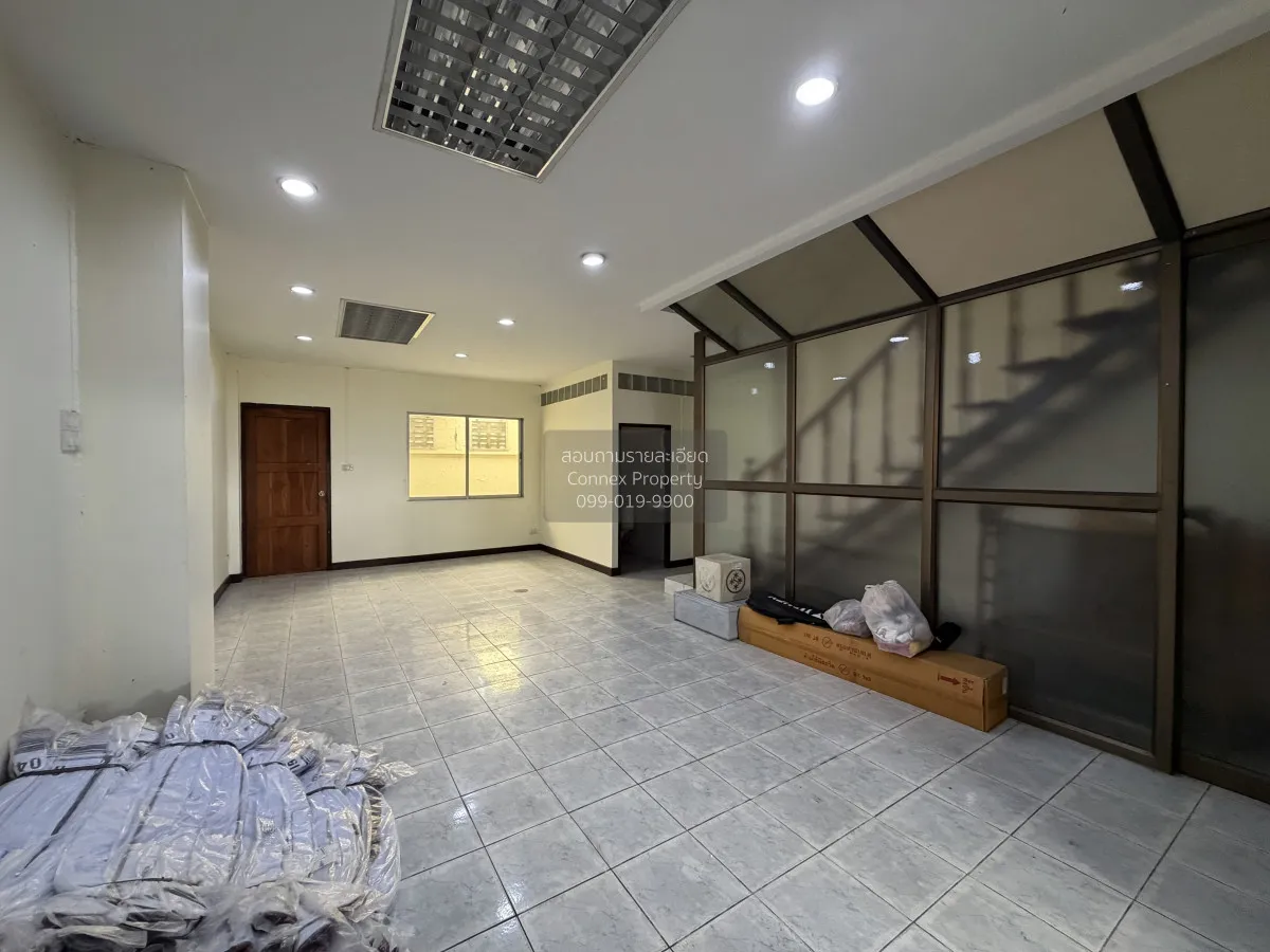 For Sale Townhouse/Townhome  , Rewadee 3 , wide frontage , Talat 