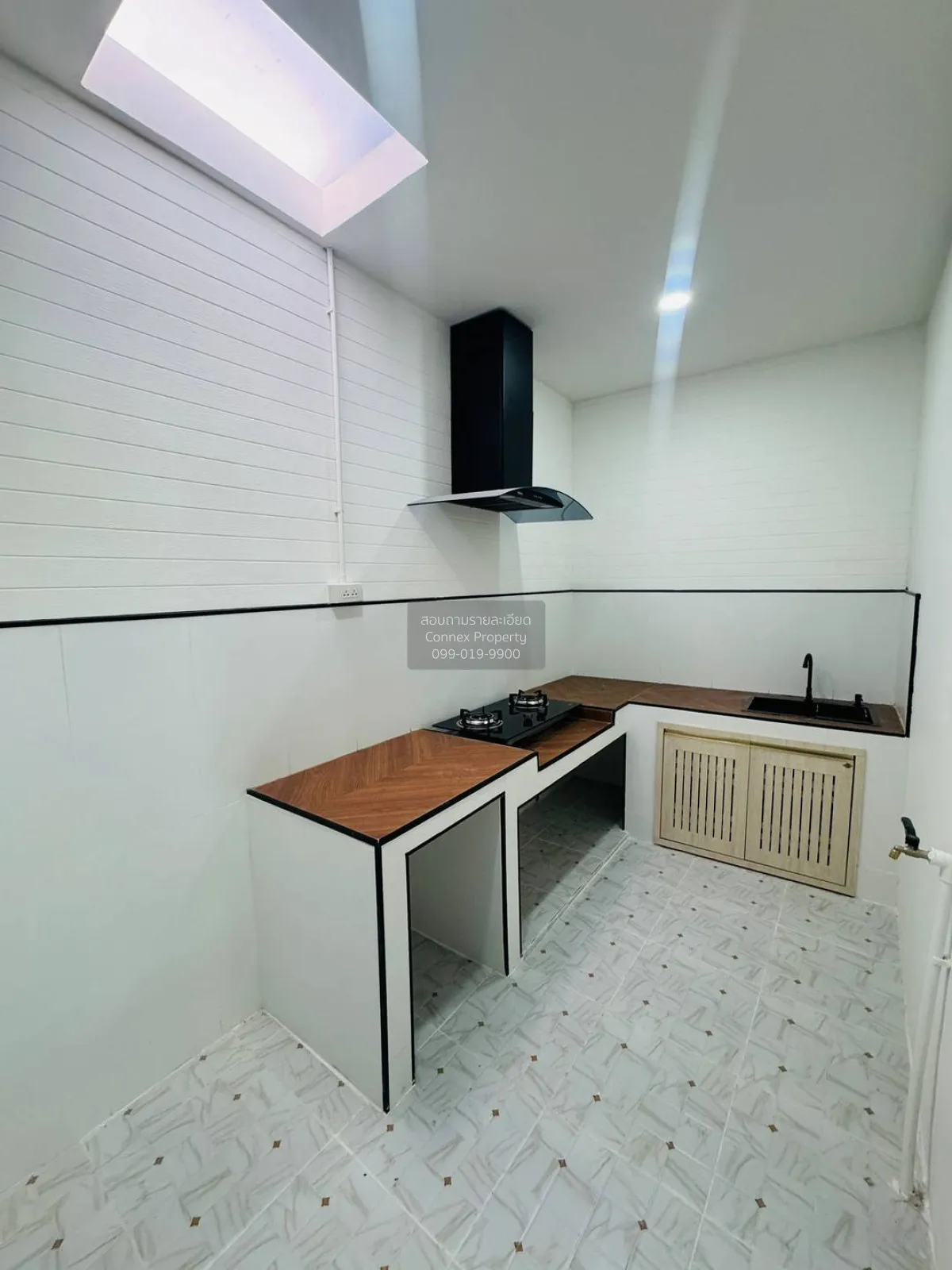 For Sale Townhouse/Townhome  , Busarin , newly renovated , MRT-Ba