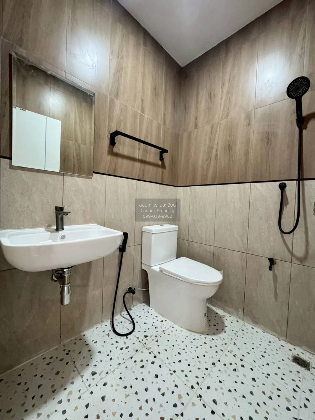 For Sale Townhouse/Townhome  , Busarin , newly renovated , MRT-Ba