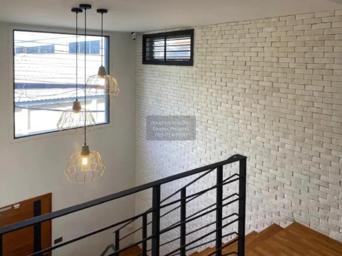 เช่าขายอาคารพาณิชย์ 3.5 ชั้น ใกล้ BTS รร.นายเรือ เพียง 100 เมตร ห