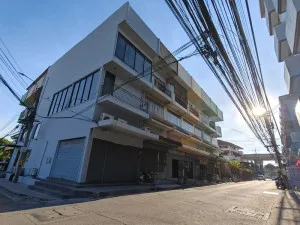 เช่า อาคารพาณิชย์ 3.5 ชั้น ใกล้ BTS รร.นายเรือ เพียง 100 เมตร ห้องมุม รีโนเวทใหม่ ปากน้ำ เมืองสมุทรปราการ สมุทรปราการ ห้องมุม รีโนเวทใหม่ ปากน้ำ เมืองสมุทรปราการ สมุทรปราการ CX-144671