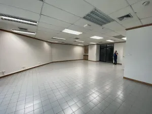 เช่าพื้นที่เชิงพาณิชย์  อาคารเซ็นทรัล ซิตี ทาวเวอร์ บางนา MRT-ศรีเอี่ยม (สายสีเหลือง) บางนาเหนือ เขต บางนา กรุงเทพ CX-144788