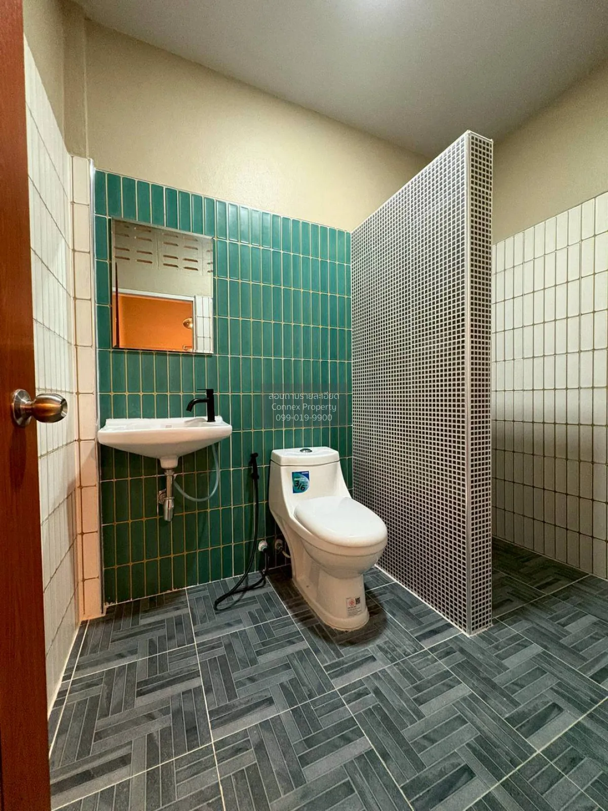 ขายทาวน์เฮ้าส์/ทาวน์โฮม  บ้านนครทองปาร์ควิว 2 รีโนเวทใหม่ ไทรน้อย