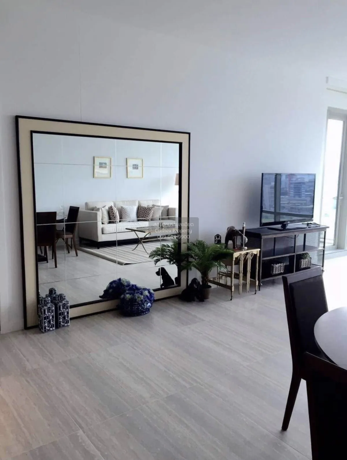 For Rent Condo , 185 Rajadamri , nice view , high floor , corner 