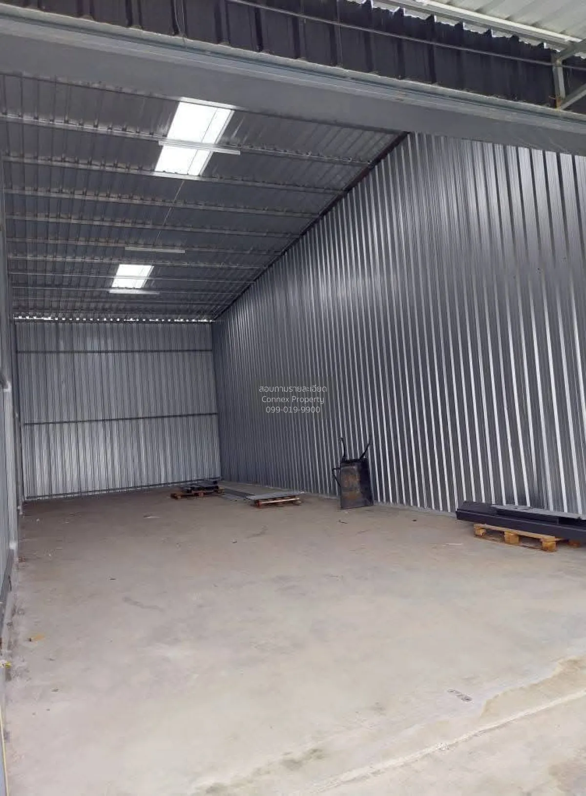 For Rent Warehouse Pattanakan , wide frontage , newly renovated , 3