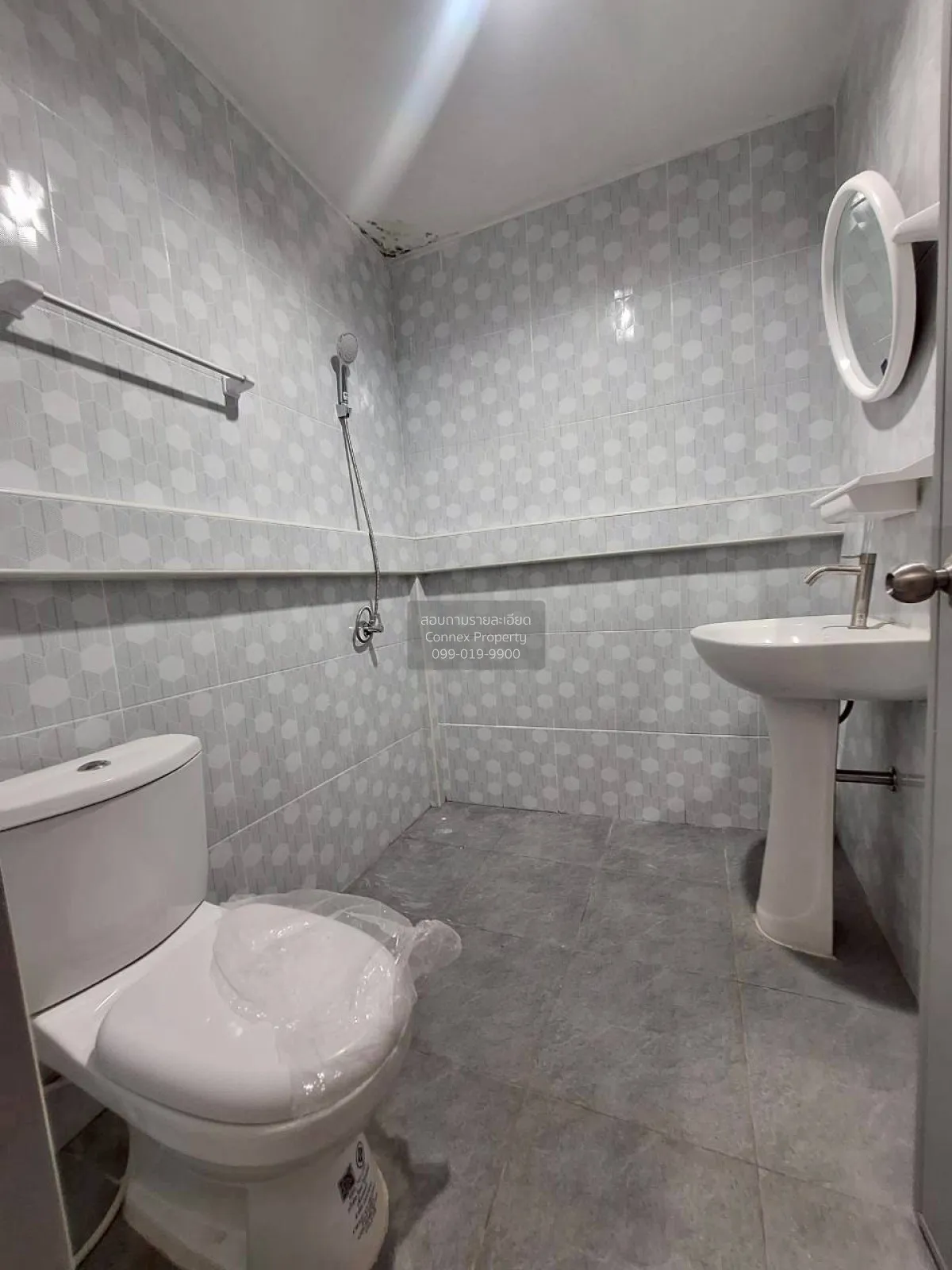 For Sale Townhouse/Townhome  , Phrueksachat 7 , wide frontage , n