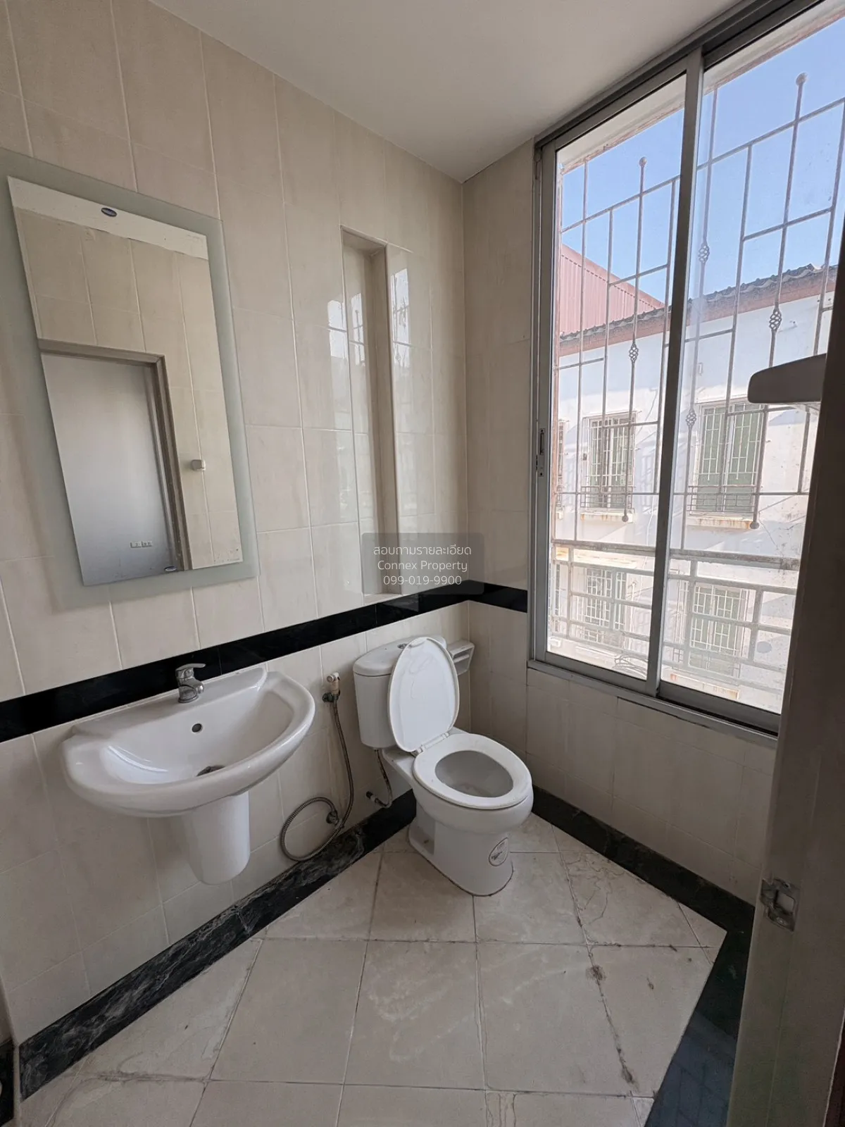 ขายทาวน์เฮ้าส์/ทาวน์โฮม  บ้านกลางเมือง บริติช ทาวน์ ศรีนครินทร์ M