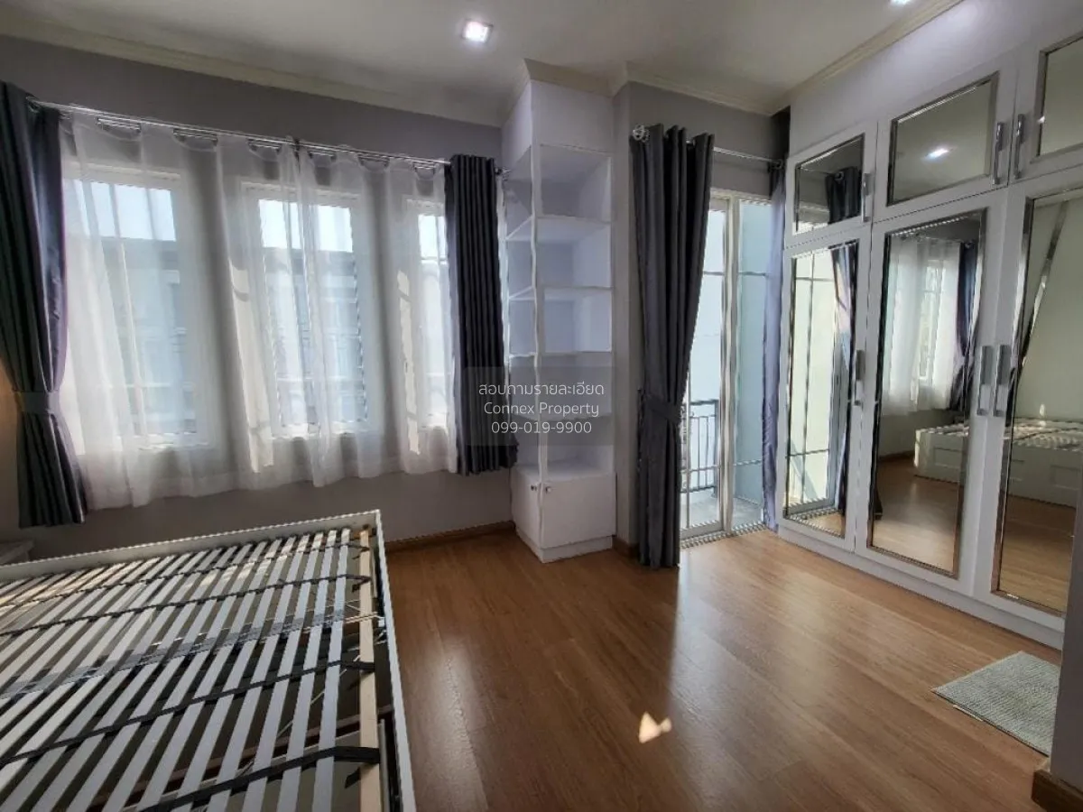 ขายทาวน์เฮ้าส์/ทาวน์โฮม  โกลเด้น ทาวน์ สุขุมวิท - สถานีรถไฟฟ้าแบร