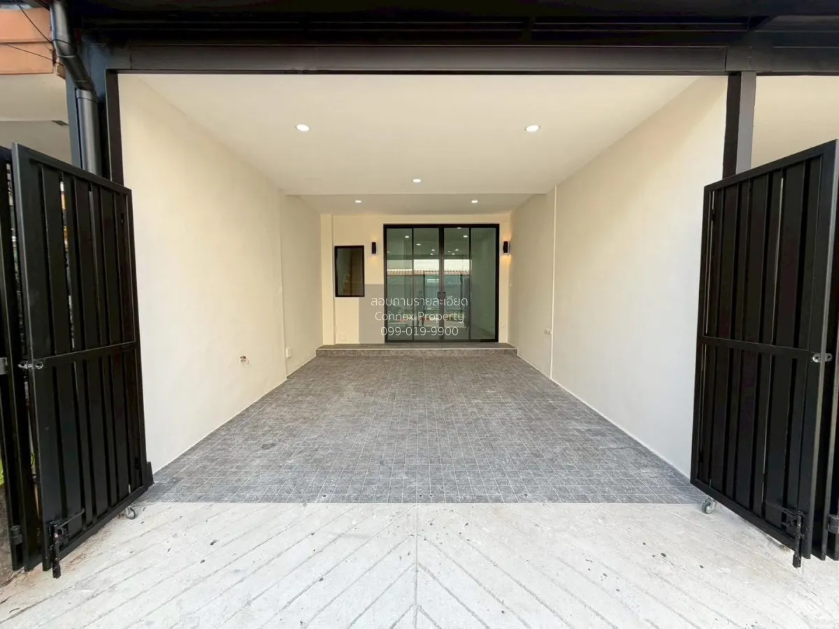 ขายทาวน์เฮ้าส์/ทาวน์โฮม  ซิกเนเจอร์ วัชรพล รีโนเวทใหม่ ท่าแร้ง เข 3