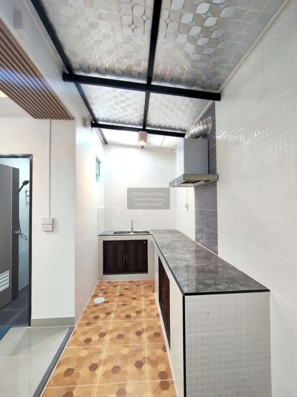 ขายทาวน์เฮ้าส์/ทาวน์โฮม  บ้านธารารินทร์ คลอง 2 หน้ากว้าง รีโนเวทใ