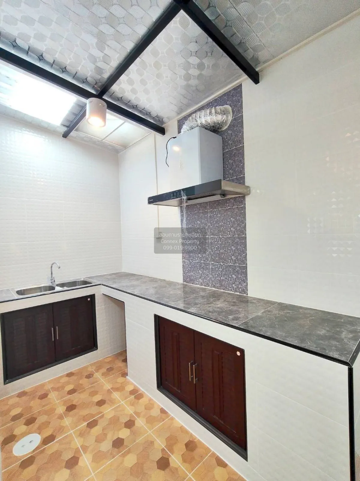 ขายทาวน์เฮ้าส์/ทาวน์โฮม  บ้านธารารินทร์ คลอง 2 หน้ากว้าง รีโนเวทใ