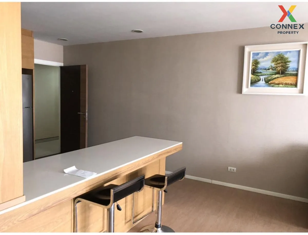 FOR RENT Condo , Renova Residence , BTS-Phloen Chit , Lumpini , P