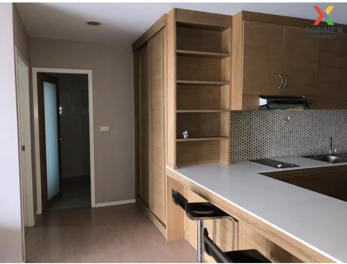 FOR RENT Condo , Renova Residence , BTS-Phloen Chit , Lumpini , P