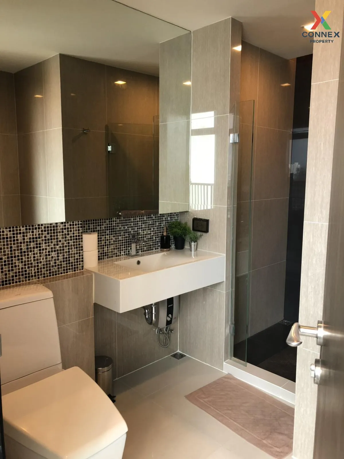 FOR RENT condo , RHYTHM Sukhumvit 44/1 , BTS-Phra Khanong , Phra 