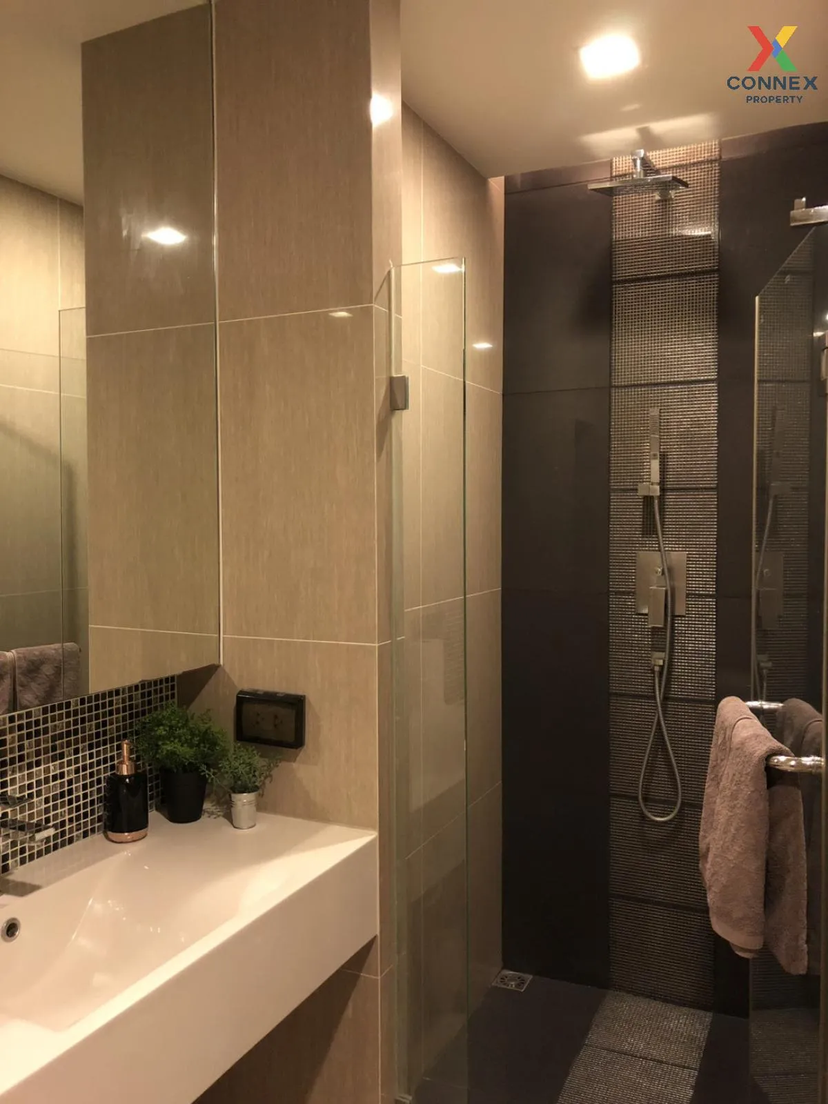 FOR RENT condo , RHYTHM Sukhumvit 44/1 , BTS-Phra Khanong , Phra 