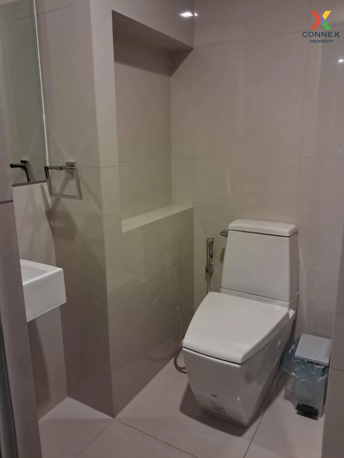 FOR RENT condo , RHYTHM Sukhumvit 44/1 , BTS-Phra Khanong , Phra 