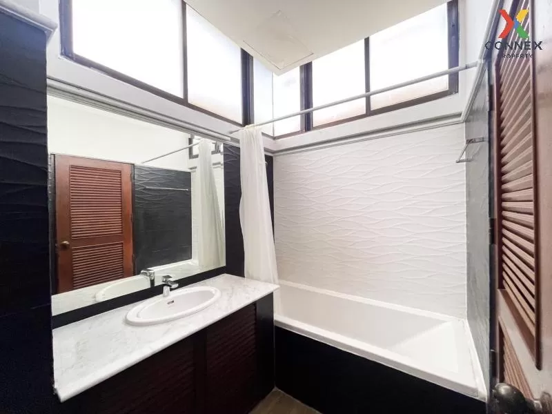 FOR RENT condo , Supalai Place Sukhumvit 39 , BTS-Phrom Phong , K