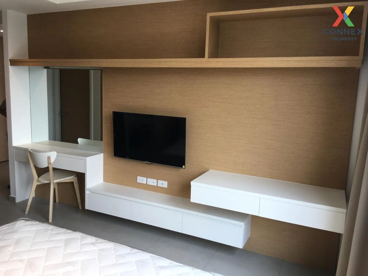 FOR RENT condo , The Lofts Ekkamai , BTS-Ekkamai , Phra Khanong N FOR RENT condo , The Lofts Ekkamai , BTS-Ekkamai , Phra Khanong N