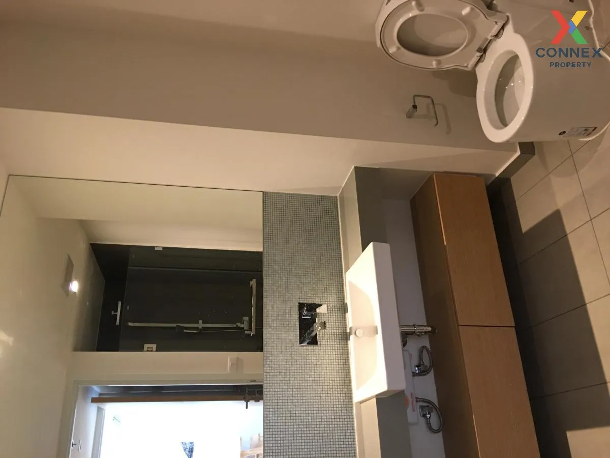 FOR RENT condo , The Lofts Ekkamai , BTS-Ekkamai , Phra Khanong N FOR RENT condo , The Lofts Ekkamai , BTS-Ekkamai , Phra Khanong N