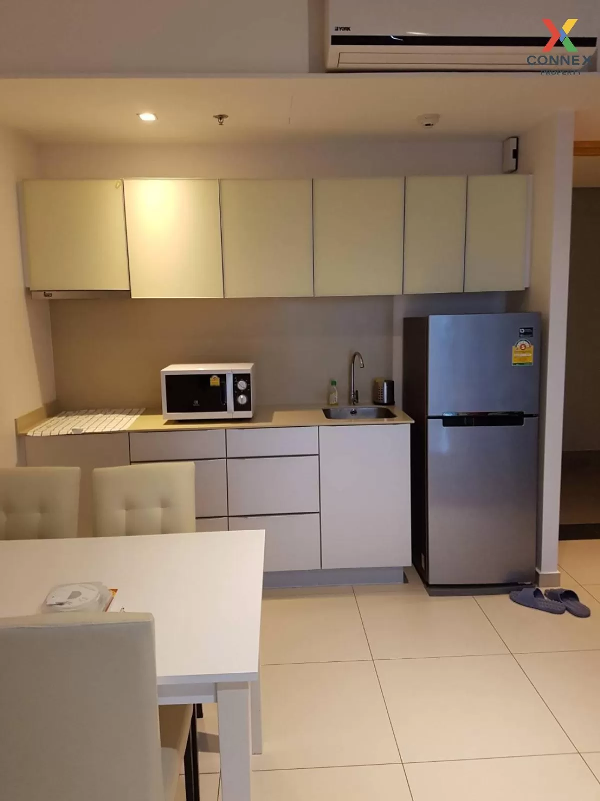 FOR RENT condo , The Lofts Ekkamai , BTS-Ekkamai , Phra Khanong N