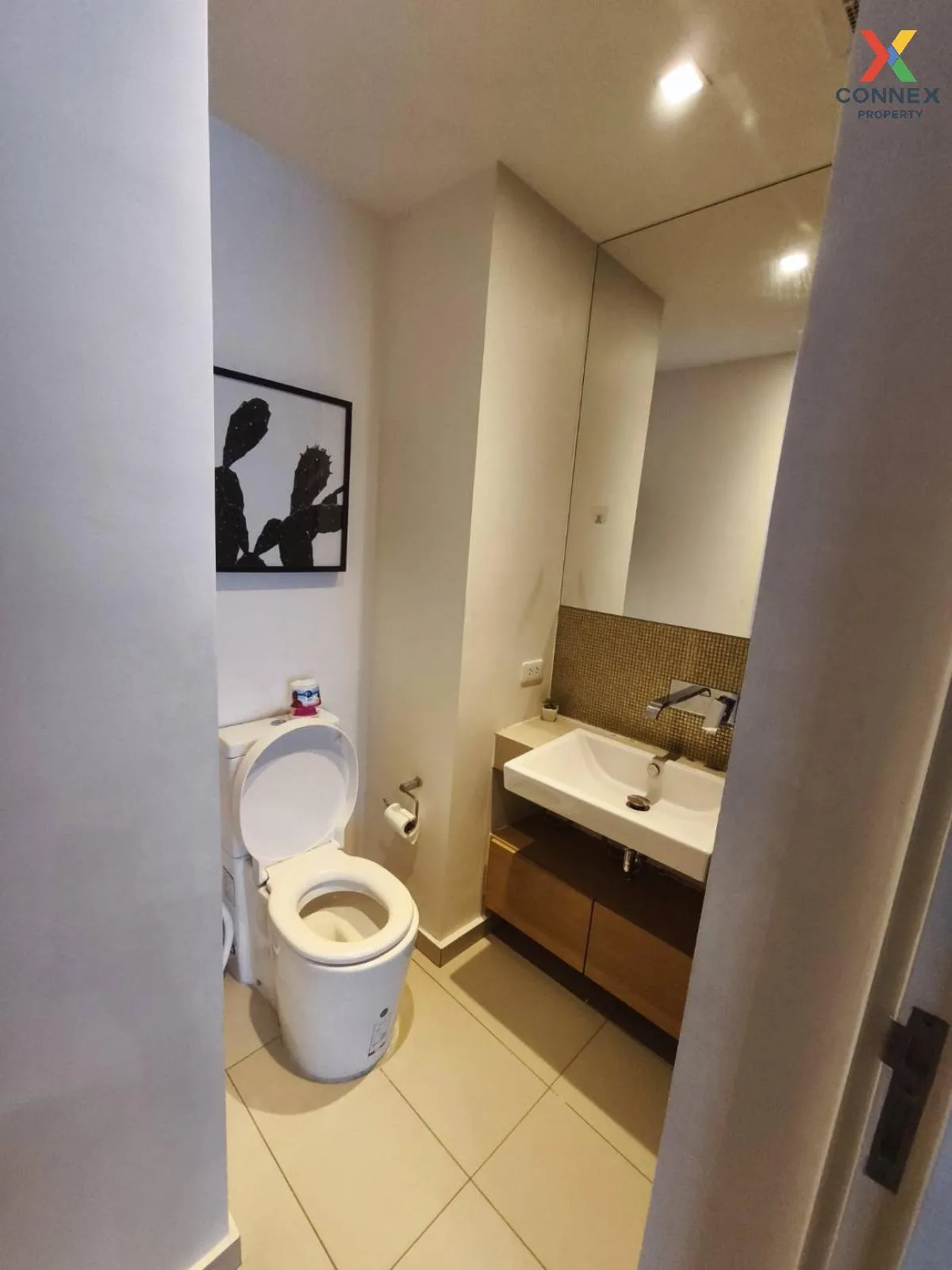 FOR RENT condo , The Lofts Ekkamai , BTS-Ekkamai , Phra Khanong N