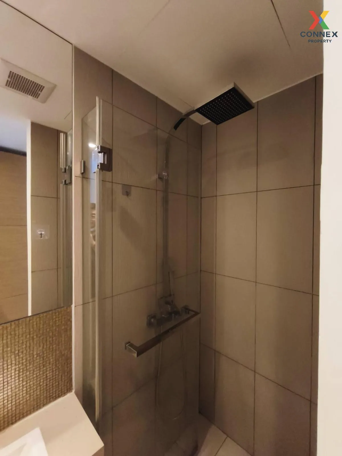 FOR RENT condo , The Lofts Ekkamai , BTS-Ekkamai , Phra Khanong N