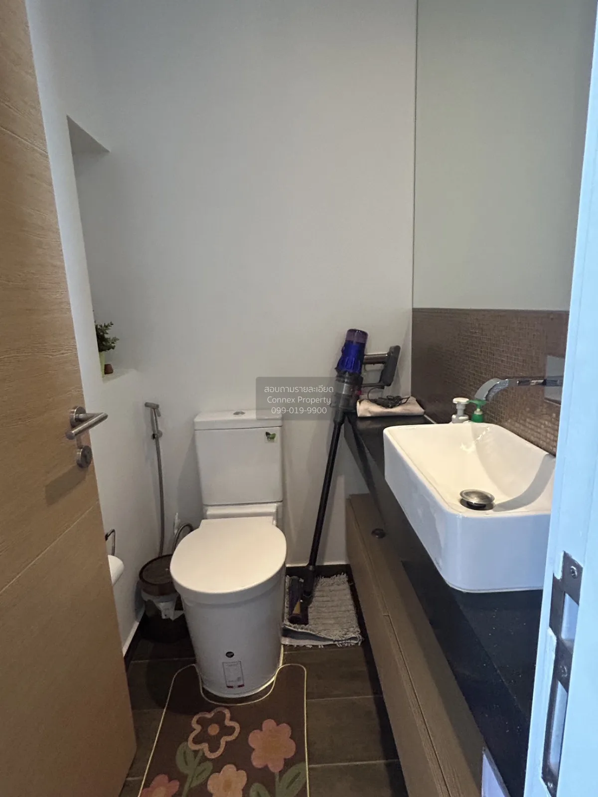 FOR RENT condo , The Lofts Ekkamai , BTS-Ekkamai , Phra Khanong N