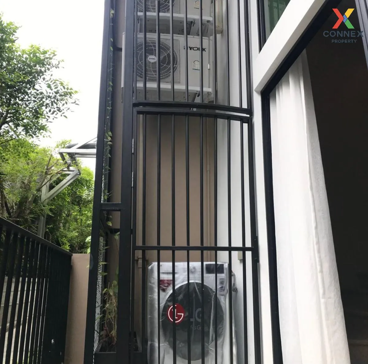 เช่าคอนโด  บลอสซั่ม คอนโด แอท สาทร - เจริญราษฎร์ BTS-สุรศักดิ์ ทุ