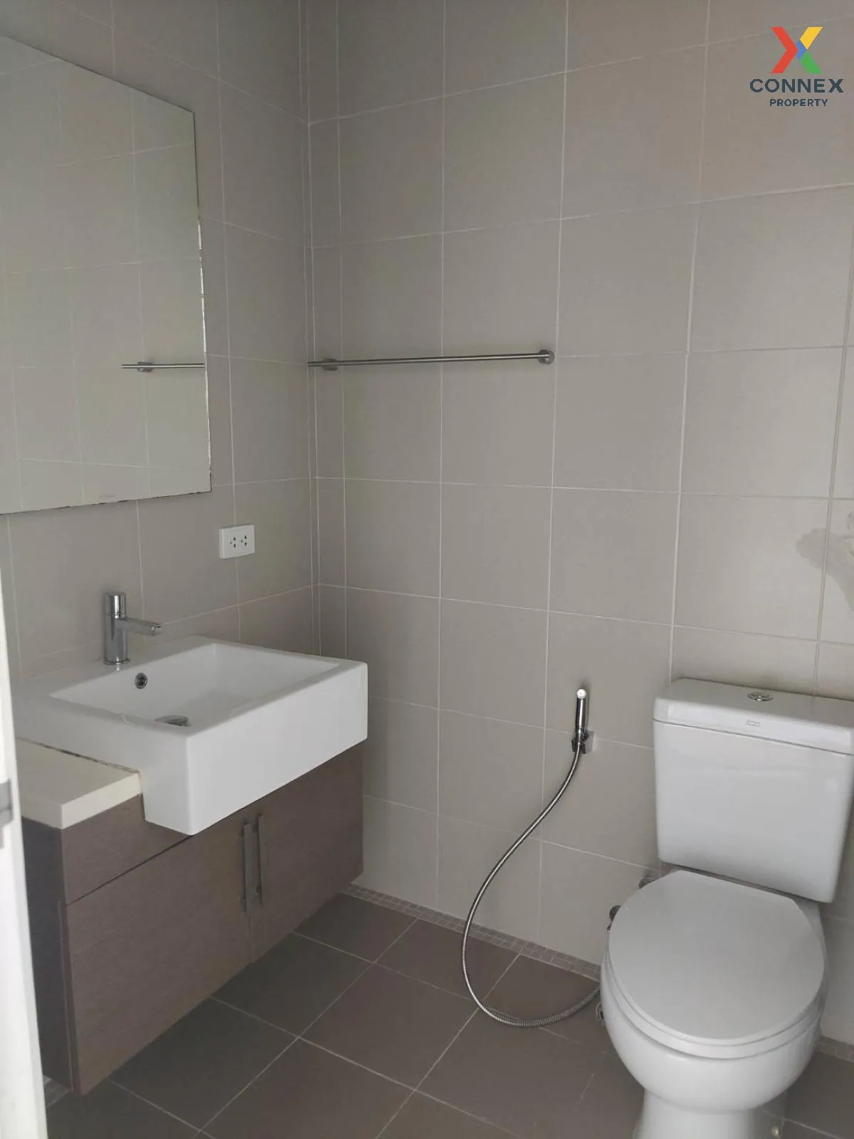 เช่าคอนโด  ไฮฟ์ สาทร BTS-กรุงธนบุรี คลองต้นไทร เขต คลองสาน กรุงเท