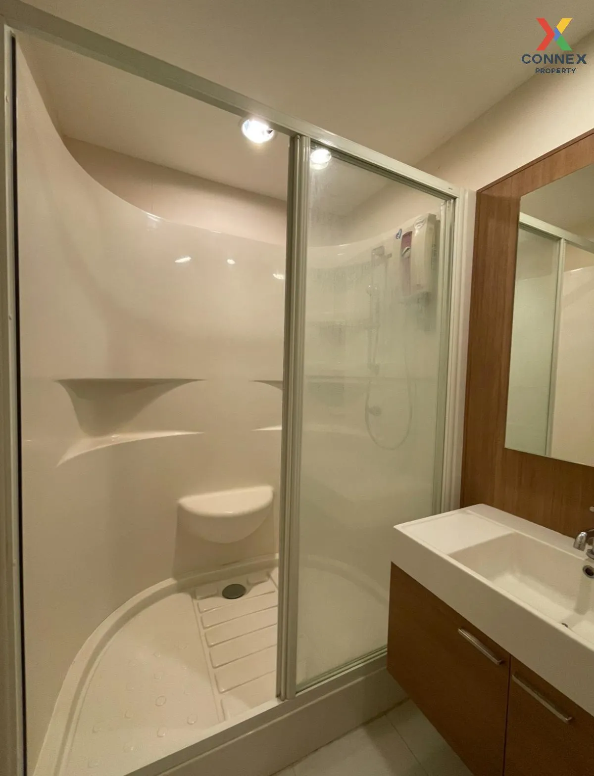 FOR RENT condo , Q House Sathorn , BTS-Krung Thon Buri , Khlong T 4