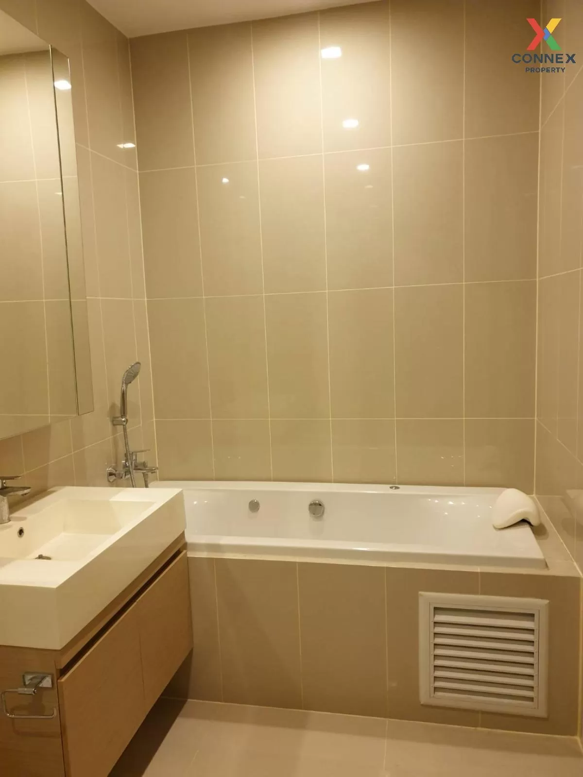 เช่าคอนโด  คิว อโศก MRT-เพชรบุรี มักกะสัน เขต ราชเทวี กรุงเทพ CX-