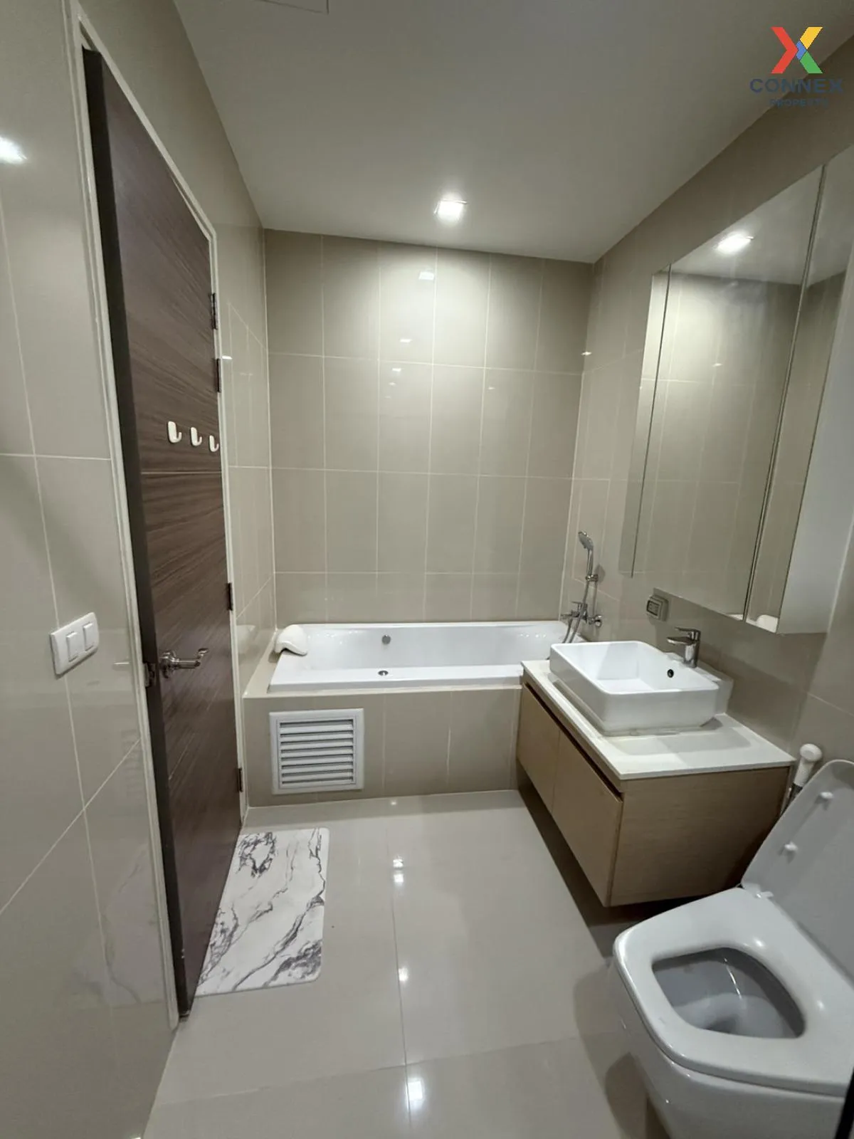 เช่าคอนโด  คิว อโศก MRT-เพชรบุรี มักกะสัน เขต ราชเทวี กรุงเทพ CX-