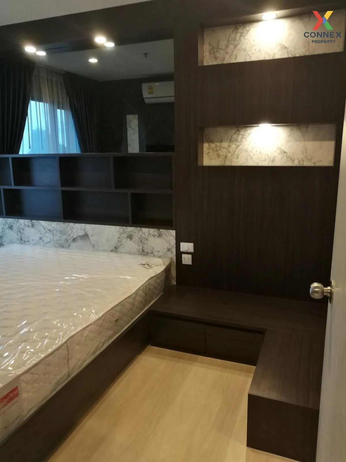 FOR SALE condo , Life Asoke , MRT-Phetchaburi , Bang Kapi , Huai 