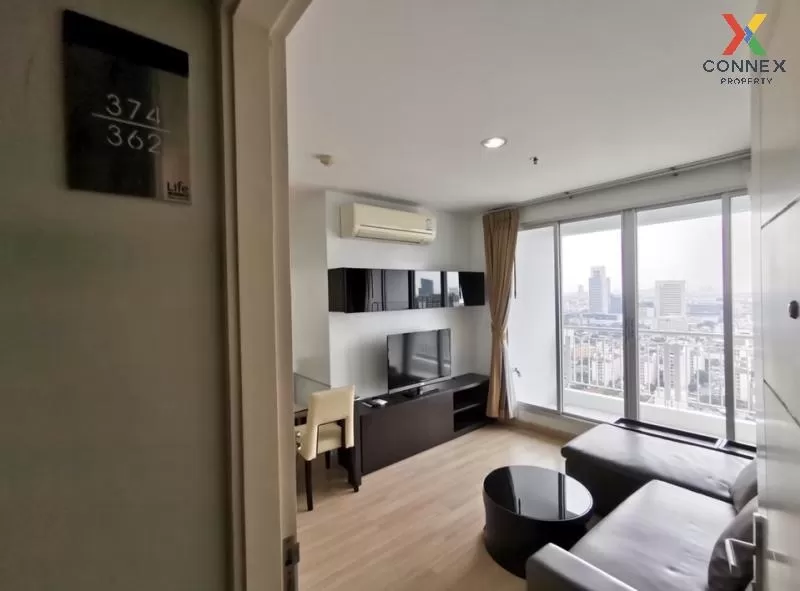 FOR RENT condo , Life @ Ladprao 18 , high floor , corner unit , B 3